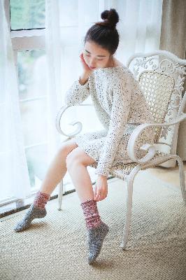 女生把球球给男生抓的视频